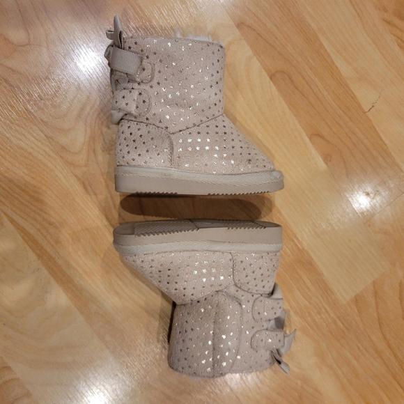 Joe Fresh Baby Faux Fur Star Velcro Winter boots Size 4 - Picture 9 of 11